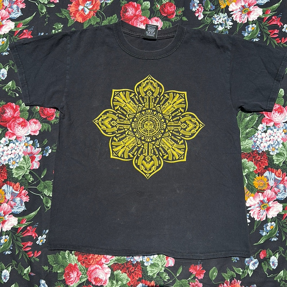 Obey Graphic crop Tee front & back  “Stop the Violence” Black & Yellow size M